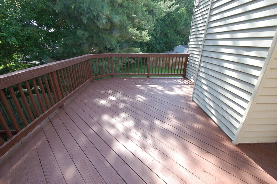First floor deck - 8916 Pembrook Woods