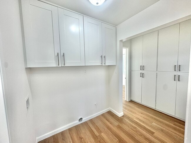 Building Photo - Beautifully Remodeled 4bd/2.5ba CLAIREMONT Home! Fenced yard, garage, PET friendly!