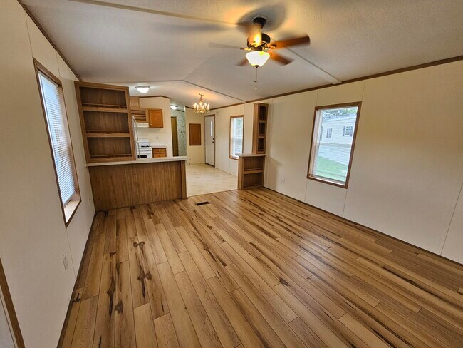 Building Photo - 208 Maverick Ln