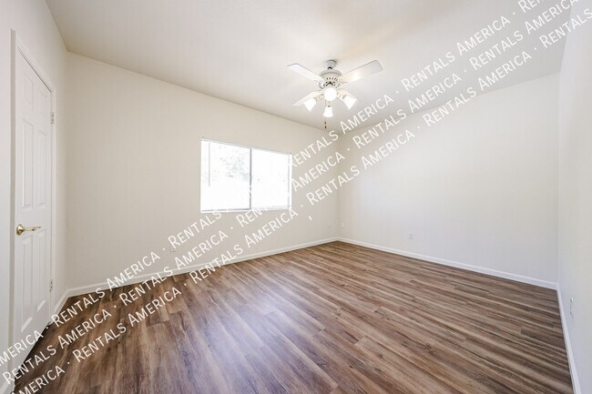 Building Photo - 4150 W Kent Dr
