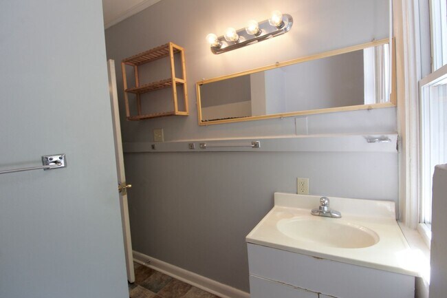 Building Photo - 501 Collicello St