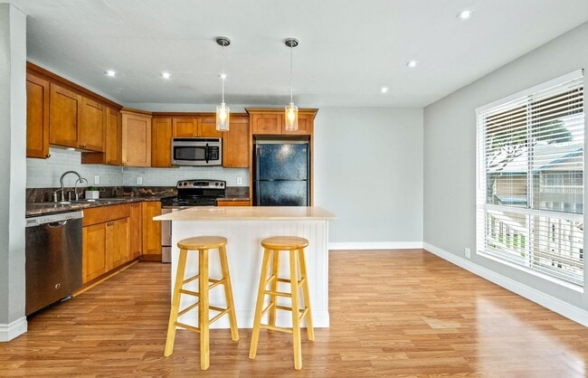 Building Photo - Fully Renovated Unfurnished 2 Bedroom/1.5 Bath at Southpointe
