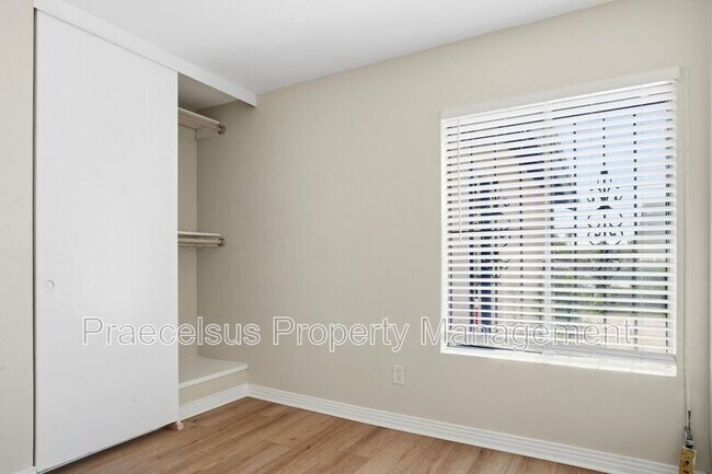 Building Photo - 3408 Clavelita St