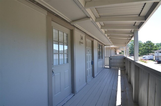Building Photo - 5650 Birchmont Dr