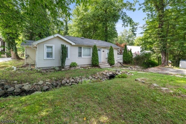 Building Photo - 35 Bayonne Dr