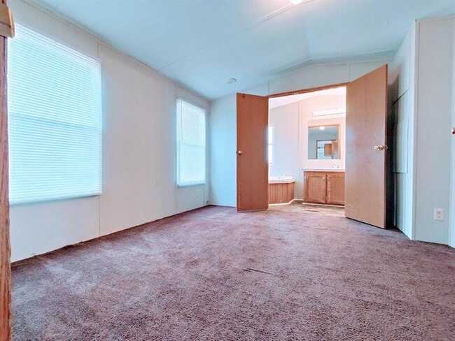 Building Photo - 308 Sunshine Dr