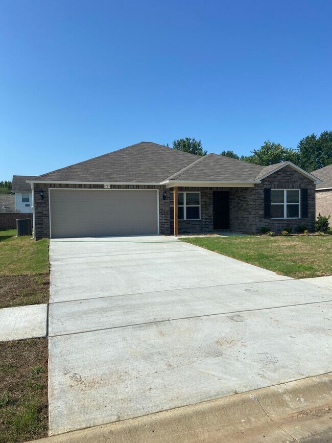 Building Photo - Comfort & Space in Conrad Court — 4-Bed, 2-Bath Home Available Now