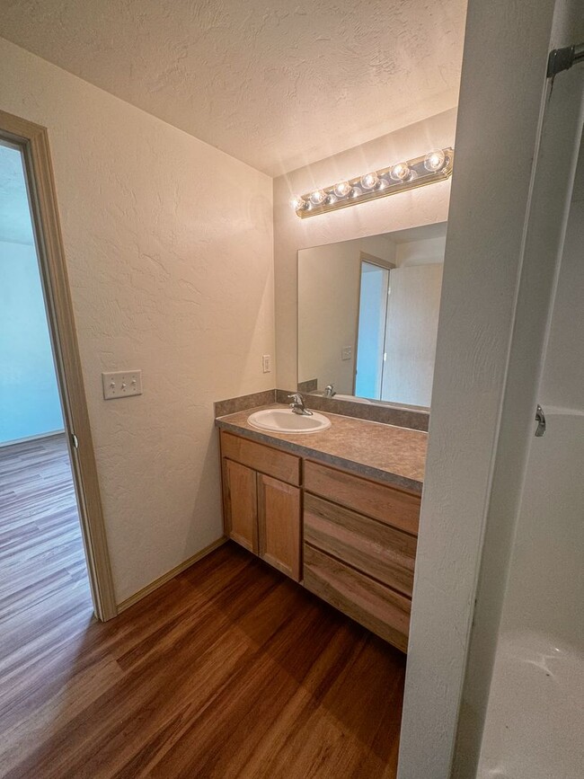 Building Photo - 824eri
