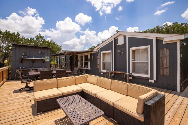 Building Photo - 705 Firefly Dr