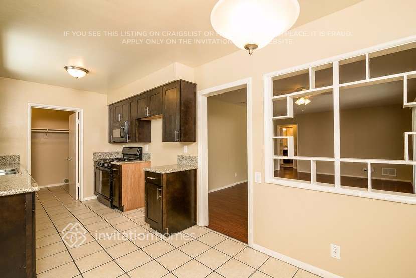 Building Photo - 2109 W Orange Grove Ave