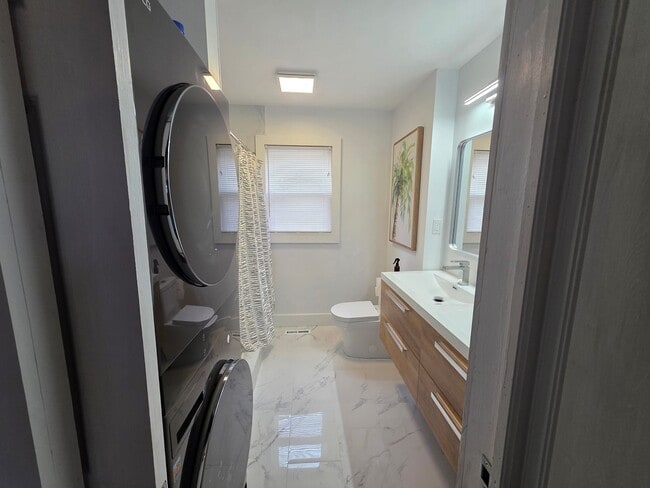 Building Photo - Pink Flamingo #1