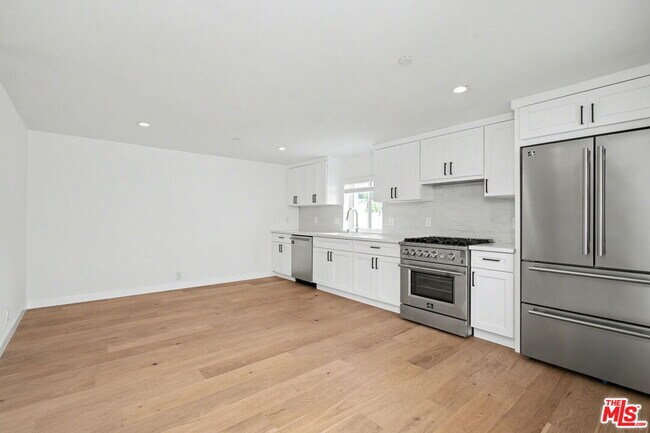 Building Photo - 7832 Croydon Ave