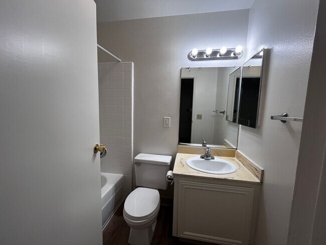 Building Photo - Updated 2 Bed / 1 Bath Townhouse with Pool Access – Port Hueneme