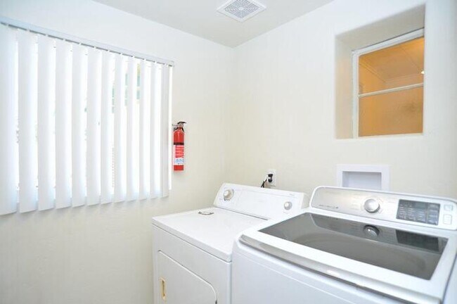 Building Photo - 3 BR/1.5 BA with large yard, new kitchen &...