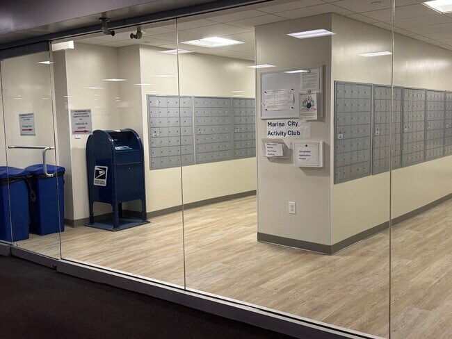 Building Photo - 300 N State St