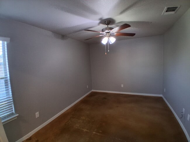 Building Photo - 1811 Indian Trail