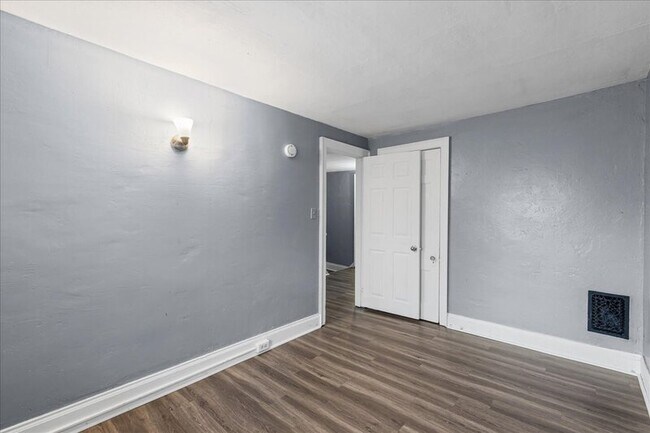 Building Photo - 1215 S Octagon Rd