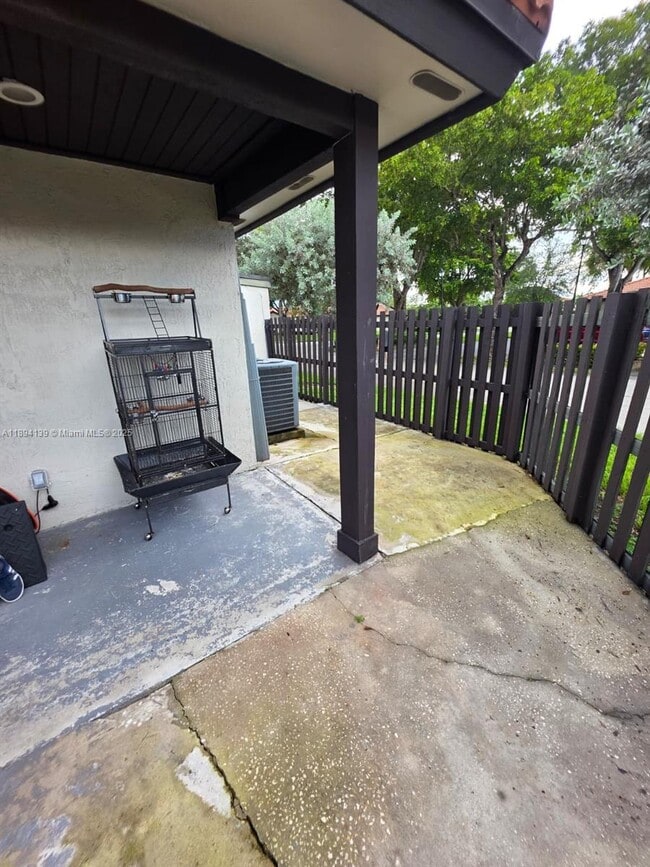 Building Photo - 15090 SW 49th Ln
