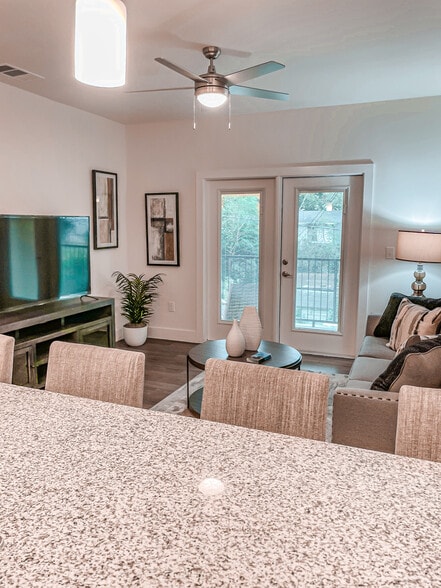 Building Photo - Avanti Legacy Valor Heights
