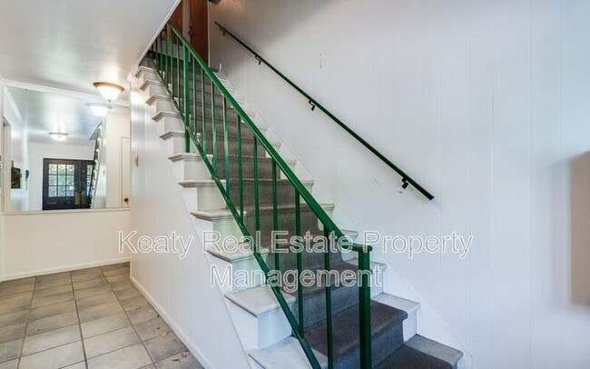 Building Photo - 211 Versailles Blvd