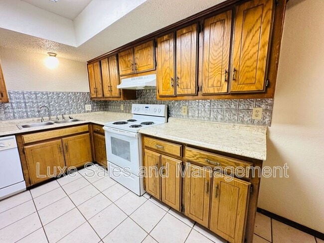 Building Photo - 7208 Kings Manor Ct