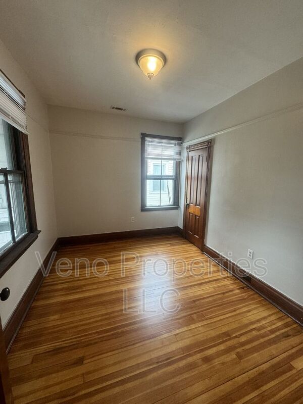 Building Photo - 149 Saratoga Ave