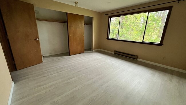 Building Photo - 4Plex 2bed x 1.5bath unit in Seattle, minutes away from major highways.