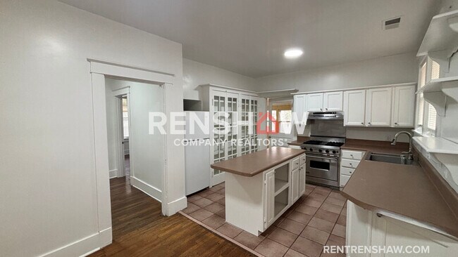 Building Photo - 1980 Snowden Ave