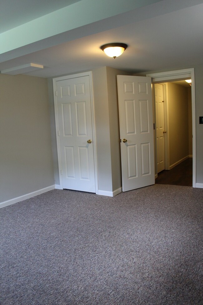 Building Photo - 1st floor apartment
