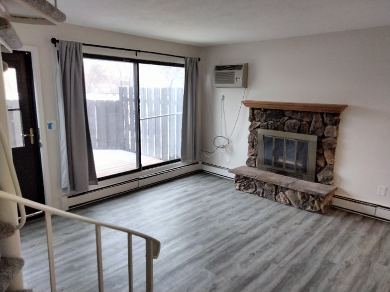 Building Photo - 7434 72nd Ln N