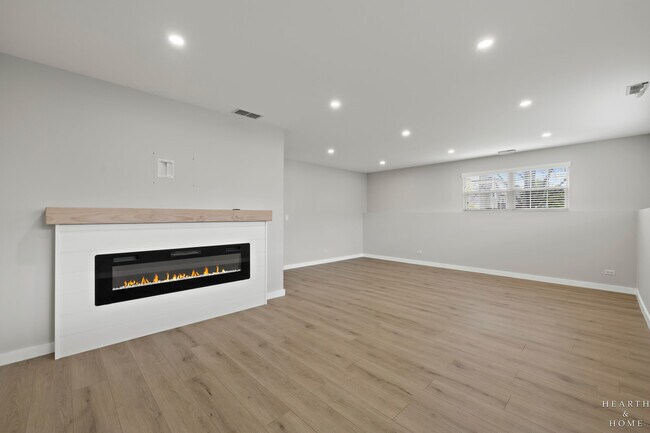 Building Photo - 1100 Ellsworth Dr