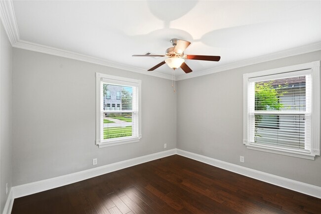 Building Photo - 2207 Saxon Dr