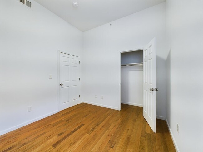 Building Photo - 137 Monticello Ave