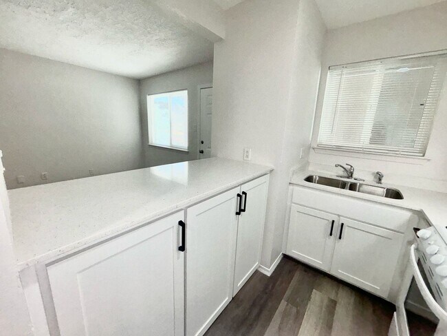 Building Photo - $100 OFF First Month’s Rent!LIMITED-TIME O...