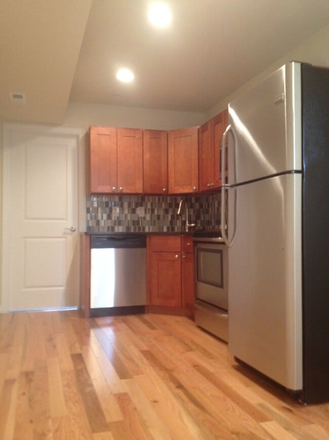 Building Photo - 415 N 41st St