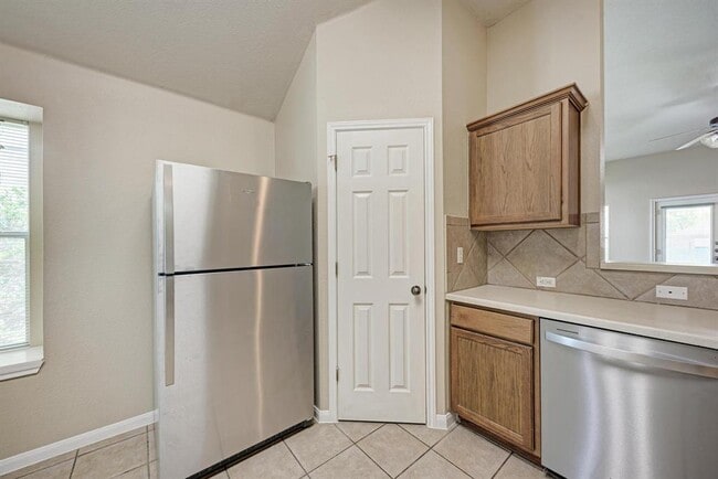 Building Photo - 18613 White Water Cove