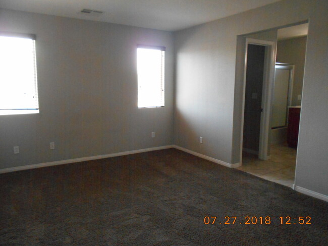 Building Photo - Large 3 Bedroom in the heart of Silverado ...