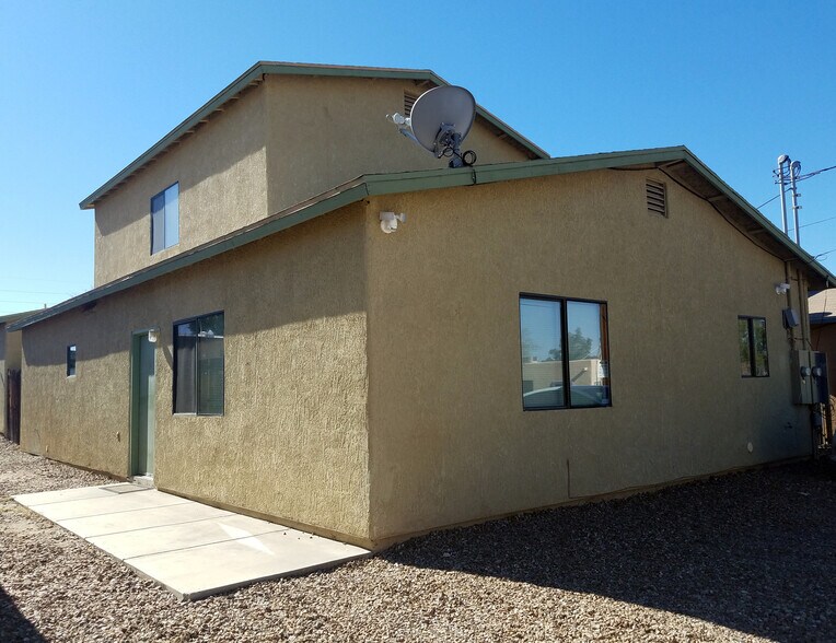 Entry #2 - 1415 E Lee St