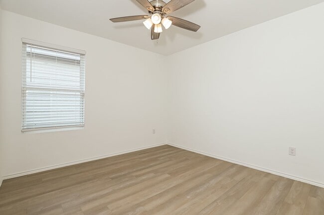 Building Photo - First time rental. Newer build home locate...