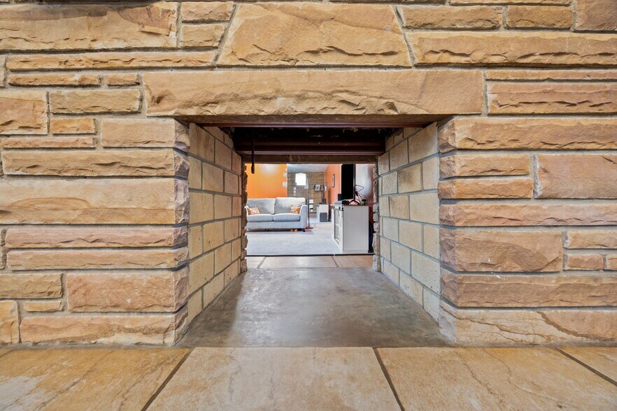 Building Photo - 5728 Nylon Dr