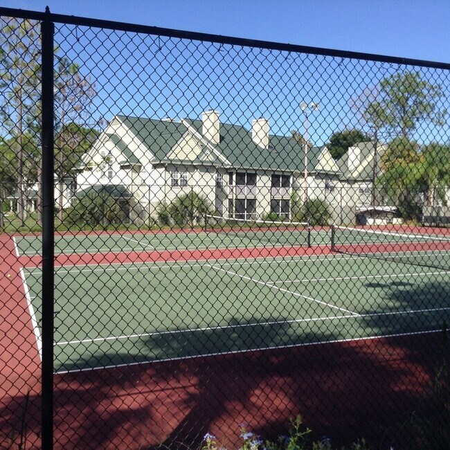 Building Photo - 1 bedroom/1 bath Gated Community in Metrowest!!