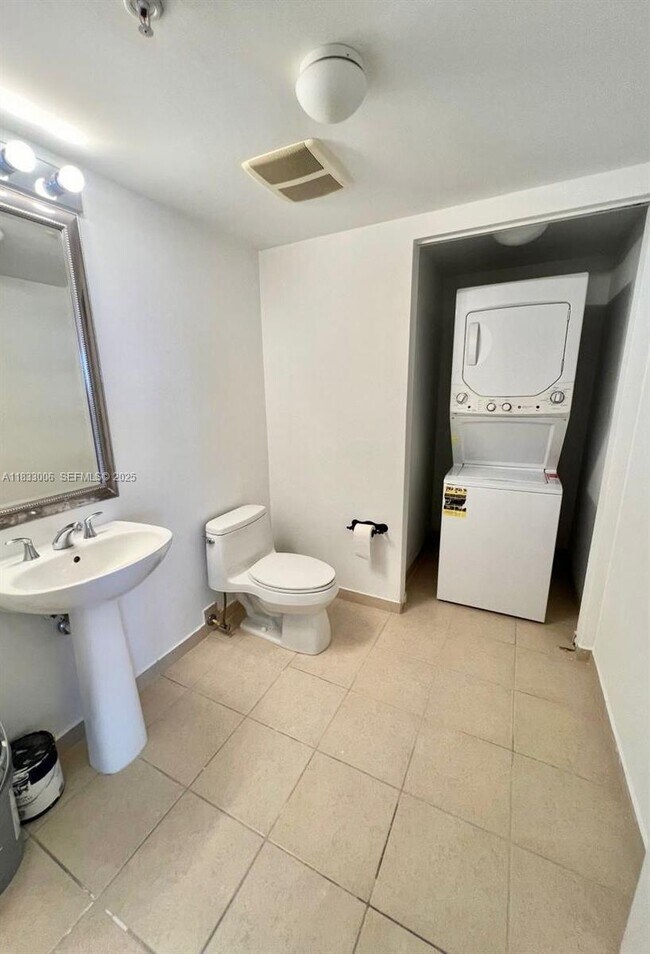 Building Photo - 16699 Collins Ave