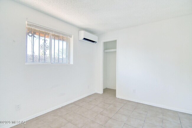 Building Photo - 5655 E 28th St