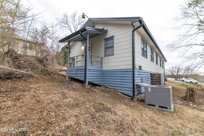 Building Photo - 219 Highland Ave