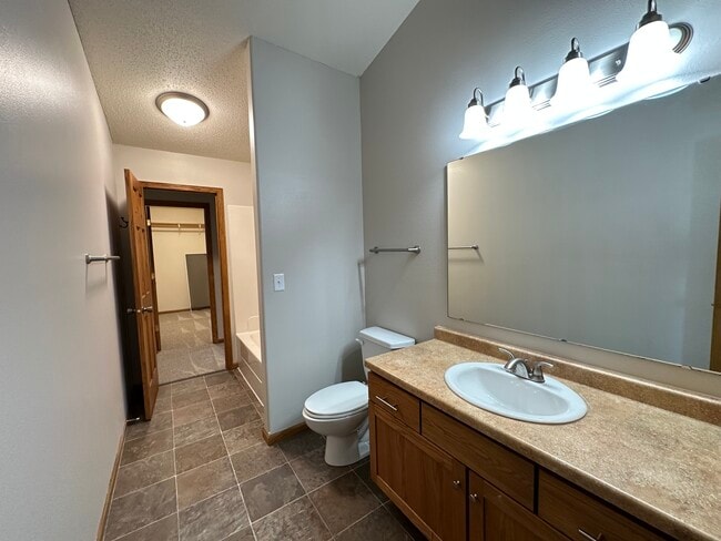 Building Photo - 4743 Harvest Dr S