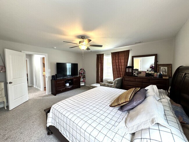 Building Photo - Beautiful Home! Convenient to Camp Lejeune!