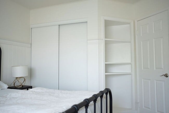 Building Photo - Gorgeous 3 Bedroom 3 Bathroom Corona Home ...