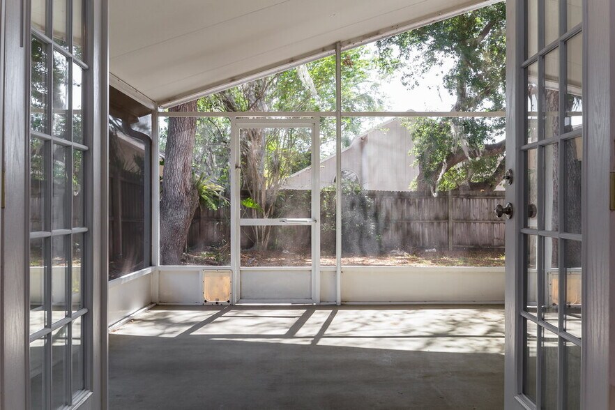 Building Photo - 1096 Manigan Ave