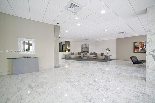 Building Photo - 3015 N Ocean Blvd