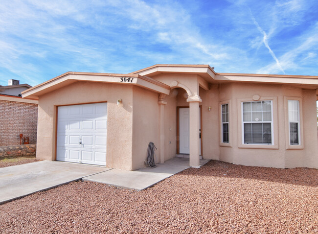 Building Photo - Eastside 3 Bedroom 2 Bath